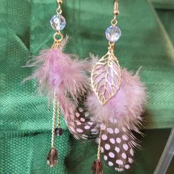 Three Pairs of Click Six Feathered Earrings! - Picture 12 of 15